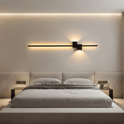 Applique LED accesa in soggiorno con luce morbida